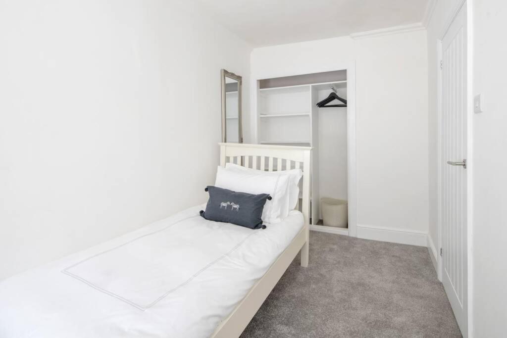 2 Bed City Centre Apartment 1 Min From Bath Abbey Екстериор снимка