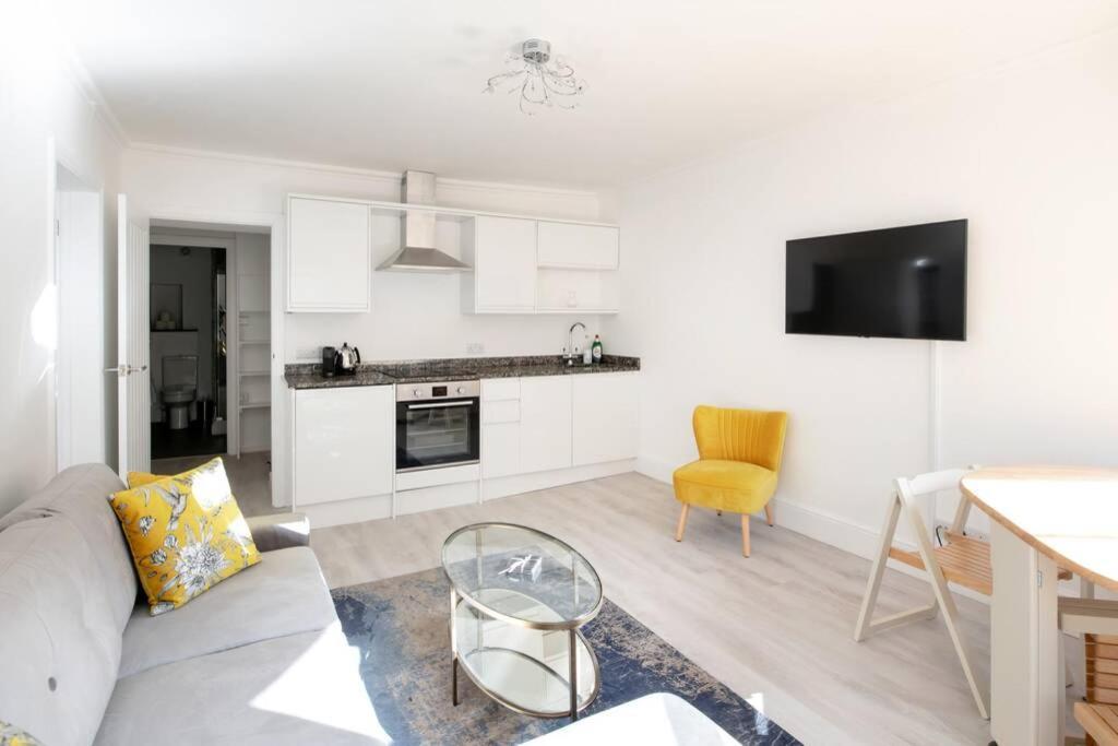 2 Bed City Centre Apartment 1 Min From Bath Abbey Екстериор снимка