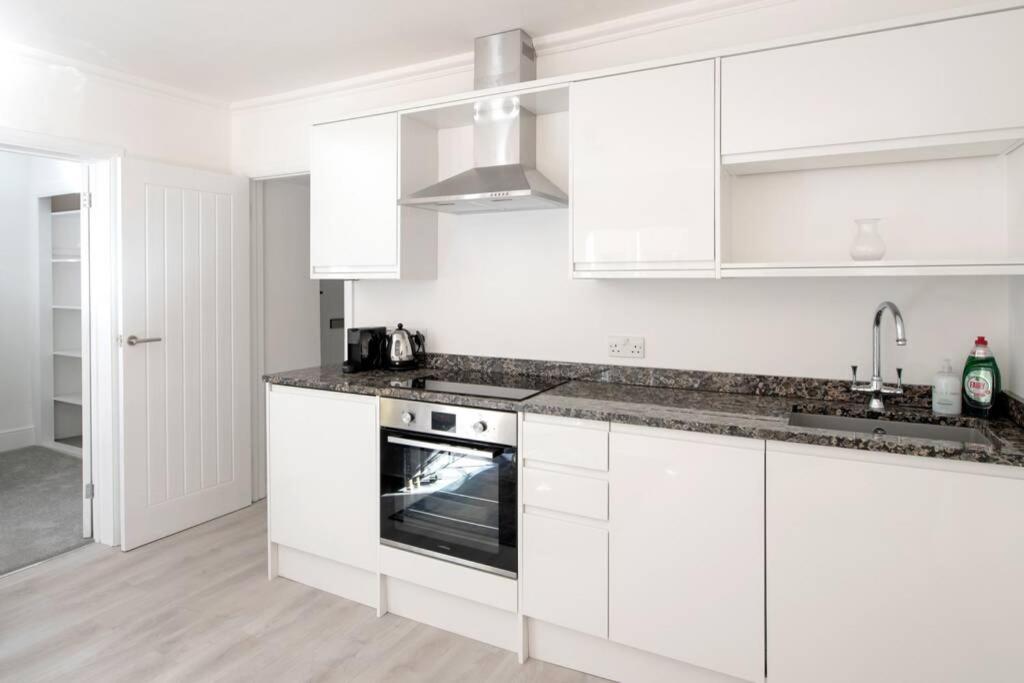 2 Bed City Centre Apartment 1 Min From Bath Abbey Екстериор снимка